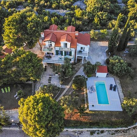 Apartments Mara Pirovac Exterior photo