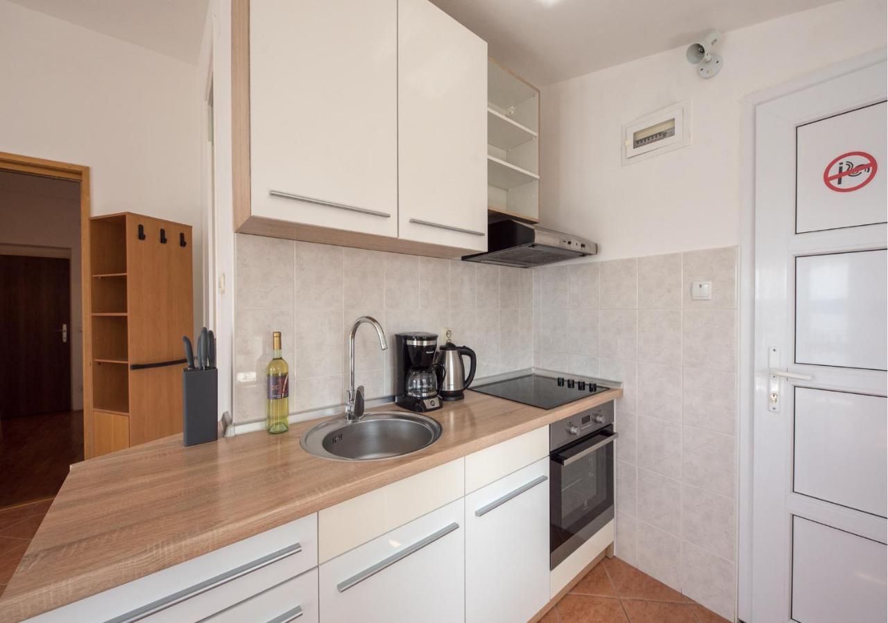 Apartments Mara Pirovac Exterior photo